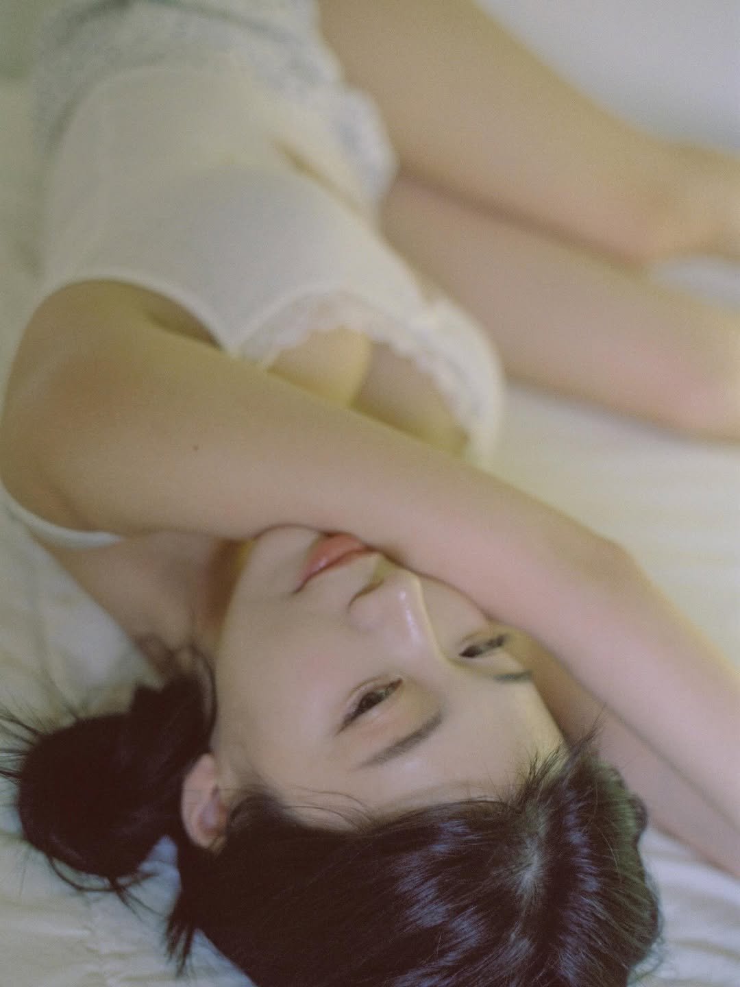 Photo shared by 쏘블리ღ🤍 on August 28, 2025 tagging @2fyou_. May be an image of 1 person, slip, sleepwear, bra, chemise, bedroom and text.
