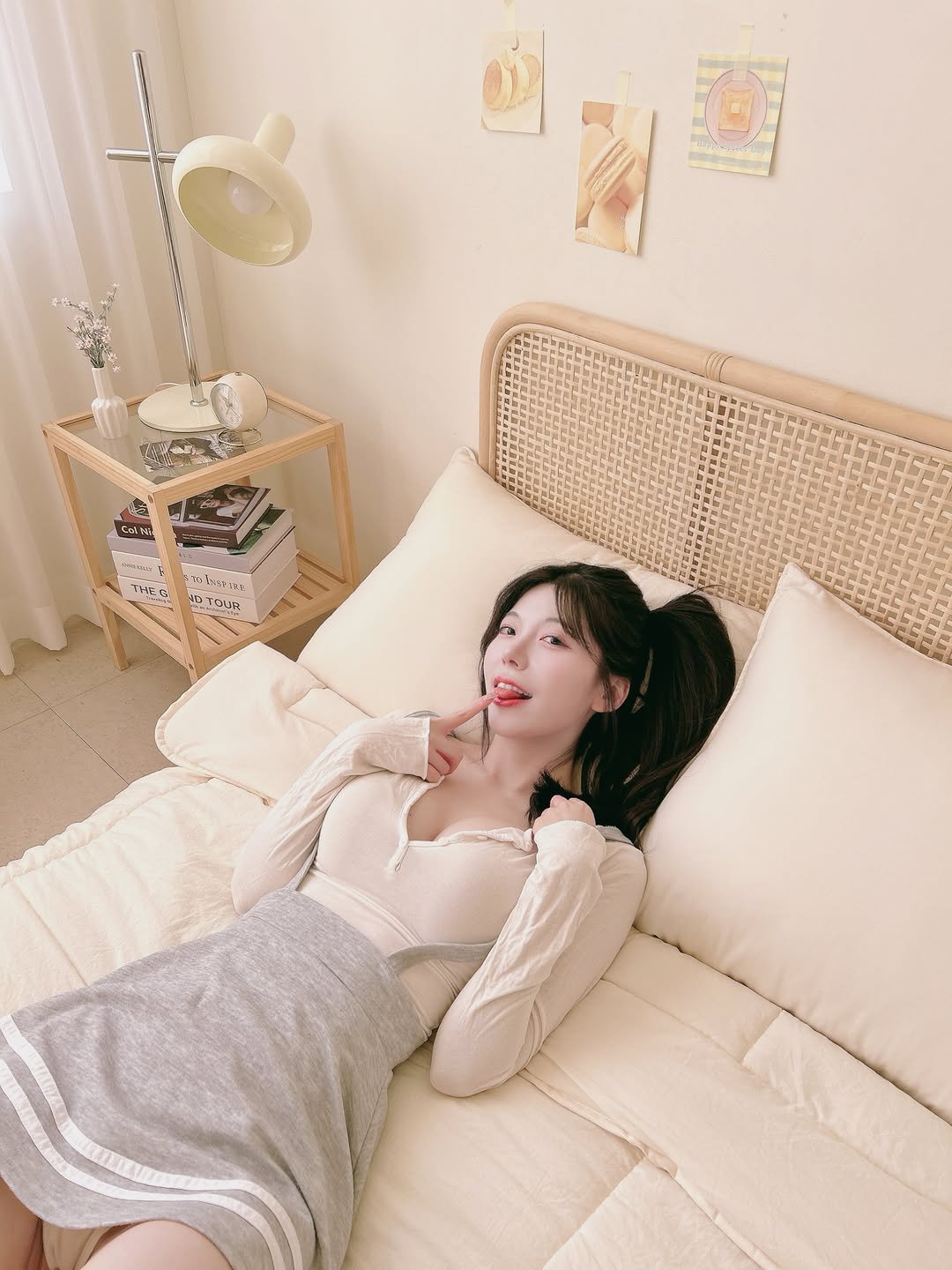 leeesovelyz 게시물 이미지: .
🌼청순섹시큐티 끝판왕🎀💛여친룩 스커트 룩북
풀버전은 유튜브에서 확인 🫡