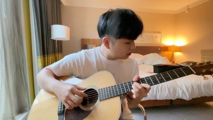 leegititssam 게시물 이미지: Practicing this lovely song right now, I’m in...