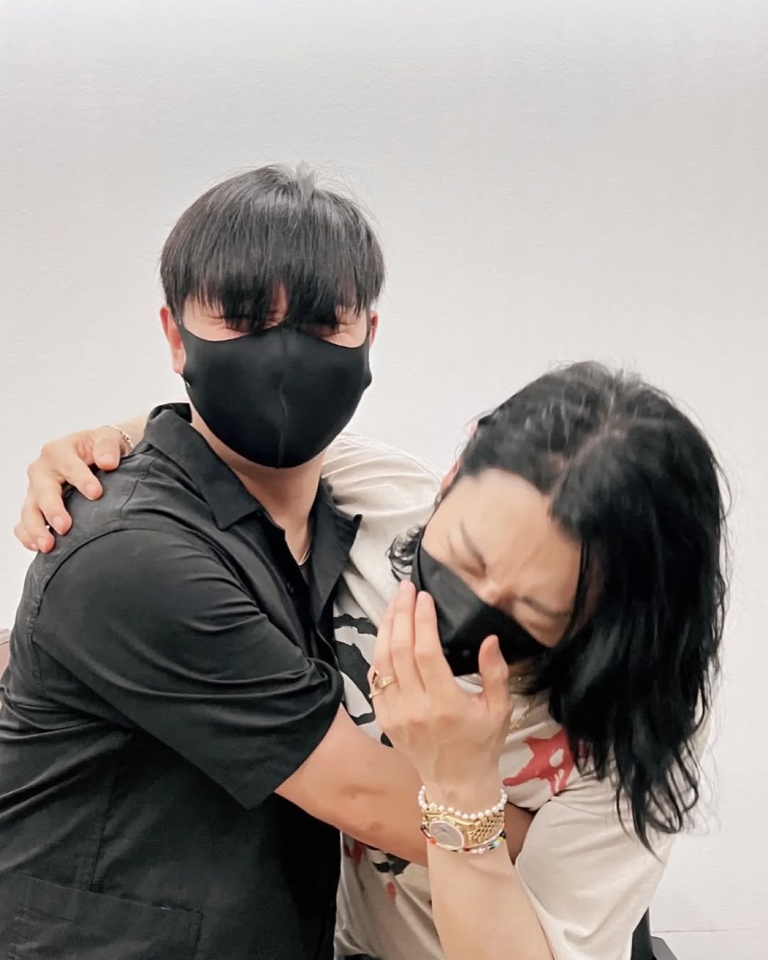 Photo shared by 샘킴 Sam Kim on August 10, 2022 tagging @parkhyoshin.official.