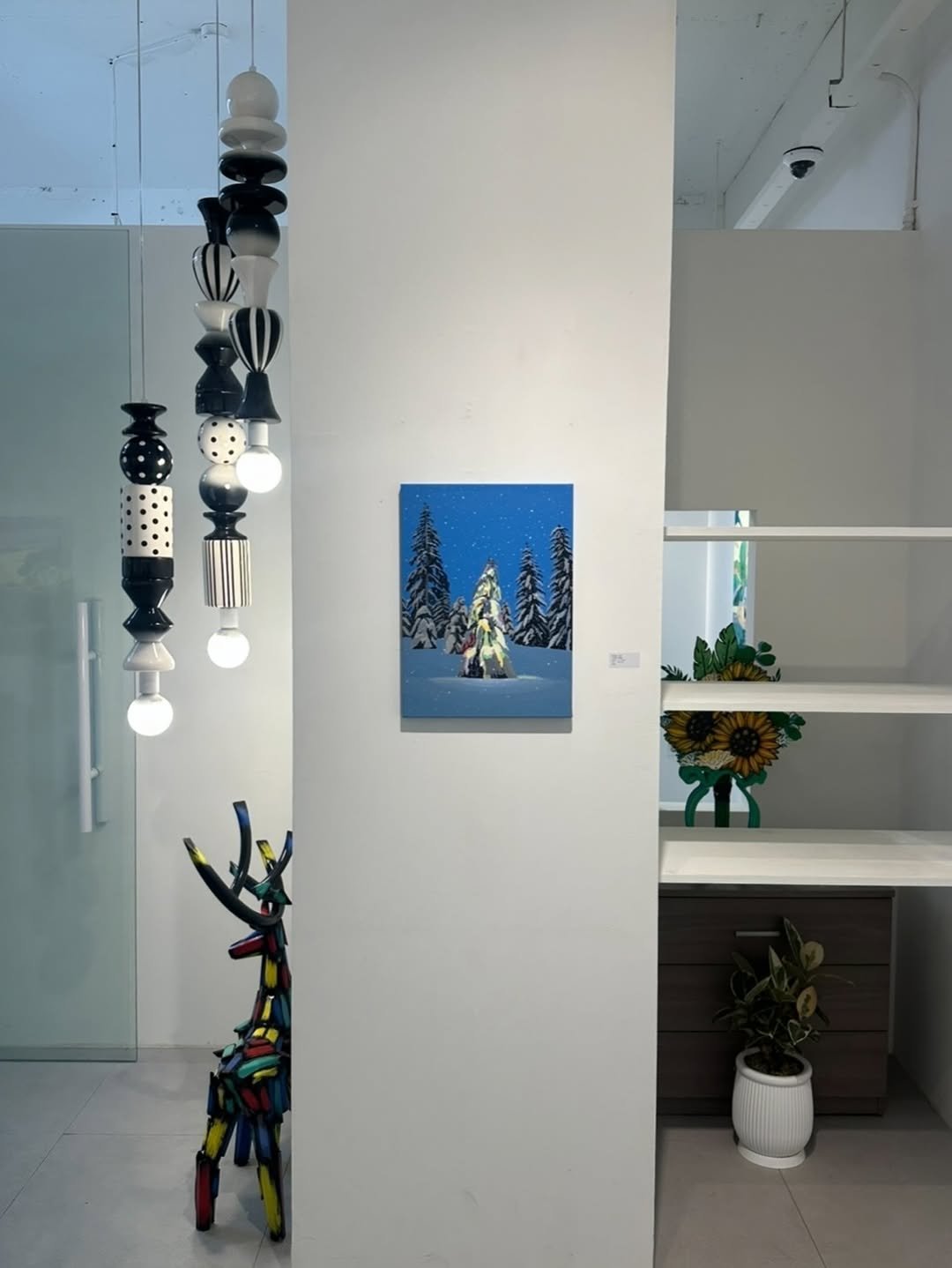 Photo by 리곡 on December 05, 2025. May be art of sculpture and text.