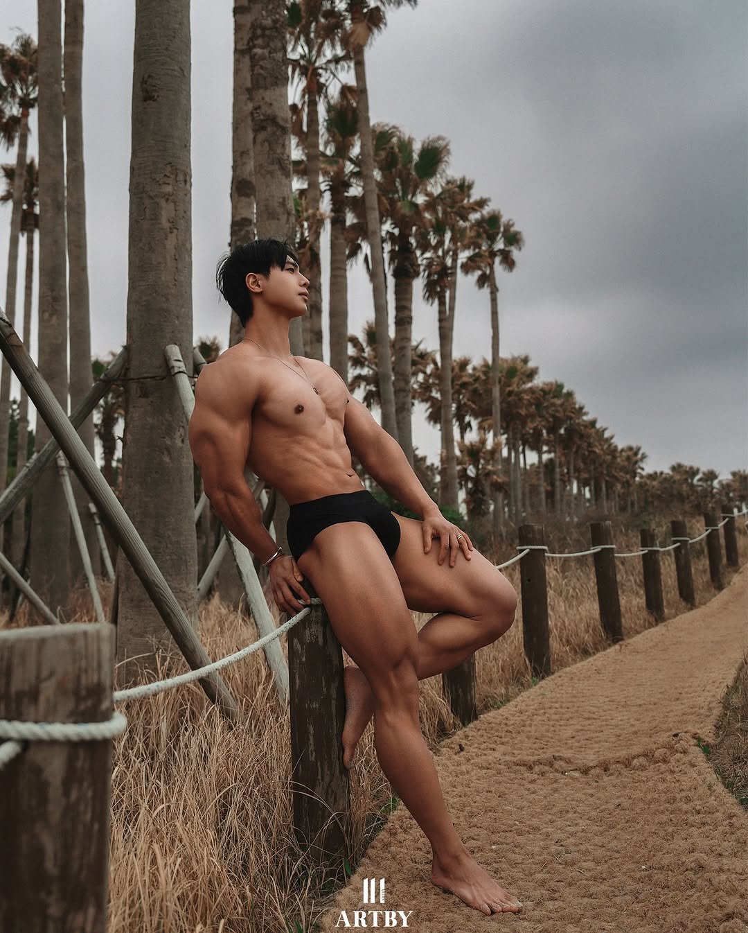 leegodmin 게시물 이미지: 흐리고 우중충한 날씨 또한 제주도스럽고
그런 날씨를 다크한 감성의 컨셉으로...
