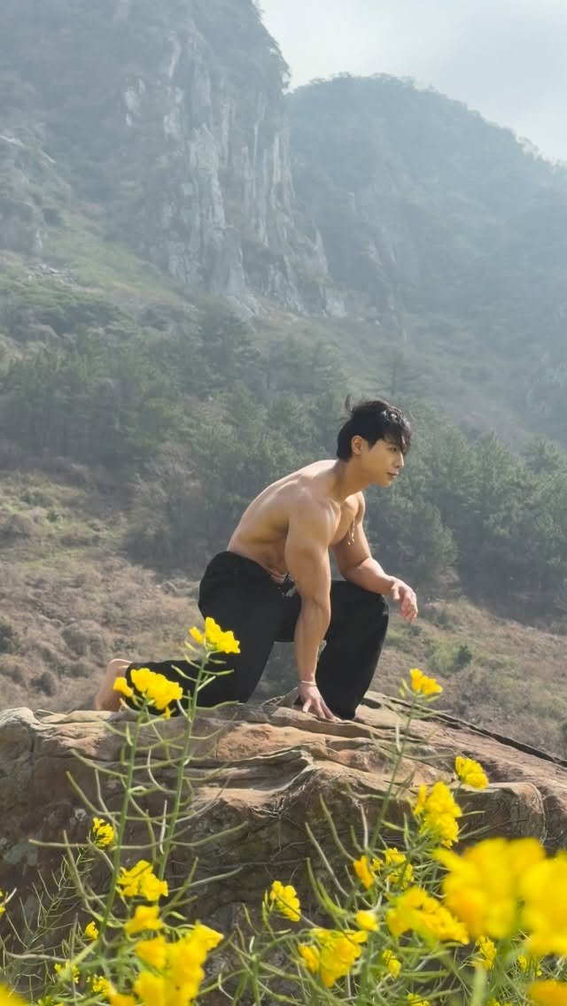 leegodmin 게시물 이미지: 머리 이쁘게이쁘게(진짜 이뻤어서 두번 말함)
셋팅해줬는데 바람 때문에
엉망진창이...