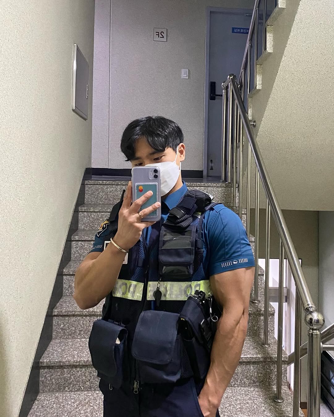 leegodmin 게시물 이미지: 이제 반팔근무복은 내년에 입을 수 있겠네요.
다시 반팔근무복 입을 때면...