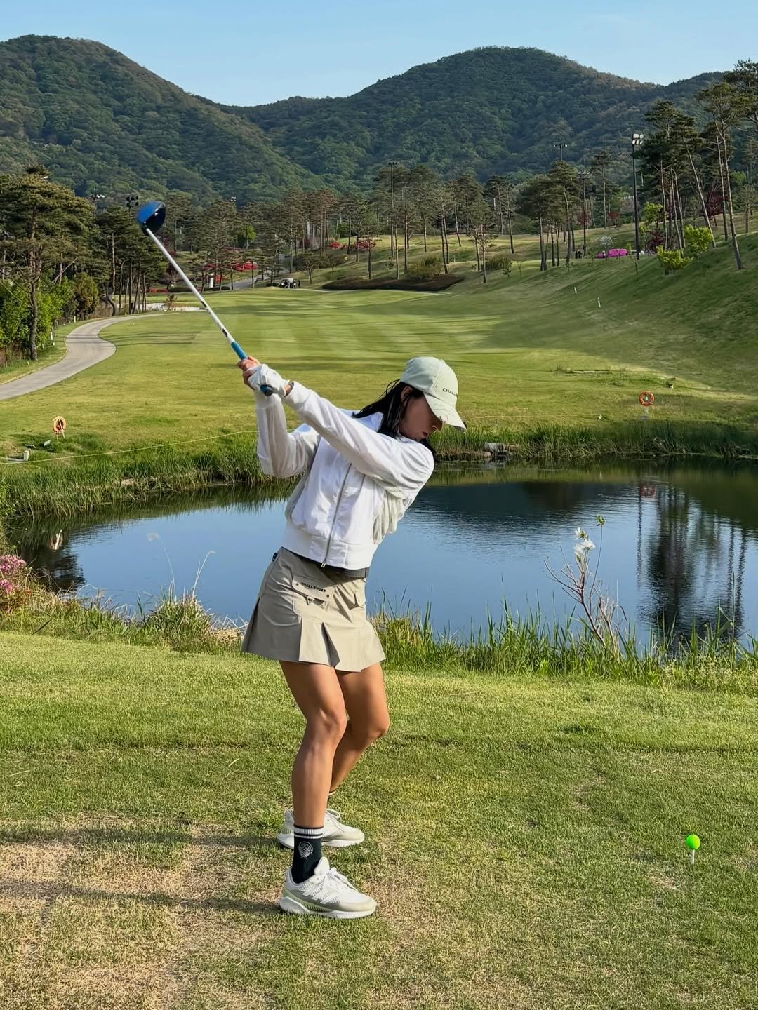 leegyusun 게시물 이미지: @challenger_korea 
여름인듯 아직은 봄 #라운딩 ⛳️
해는 뜨거운데...