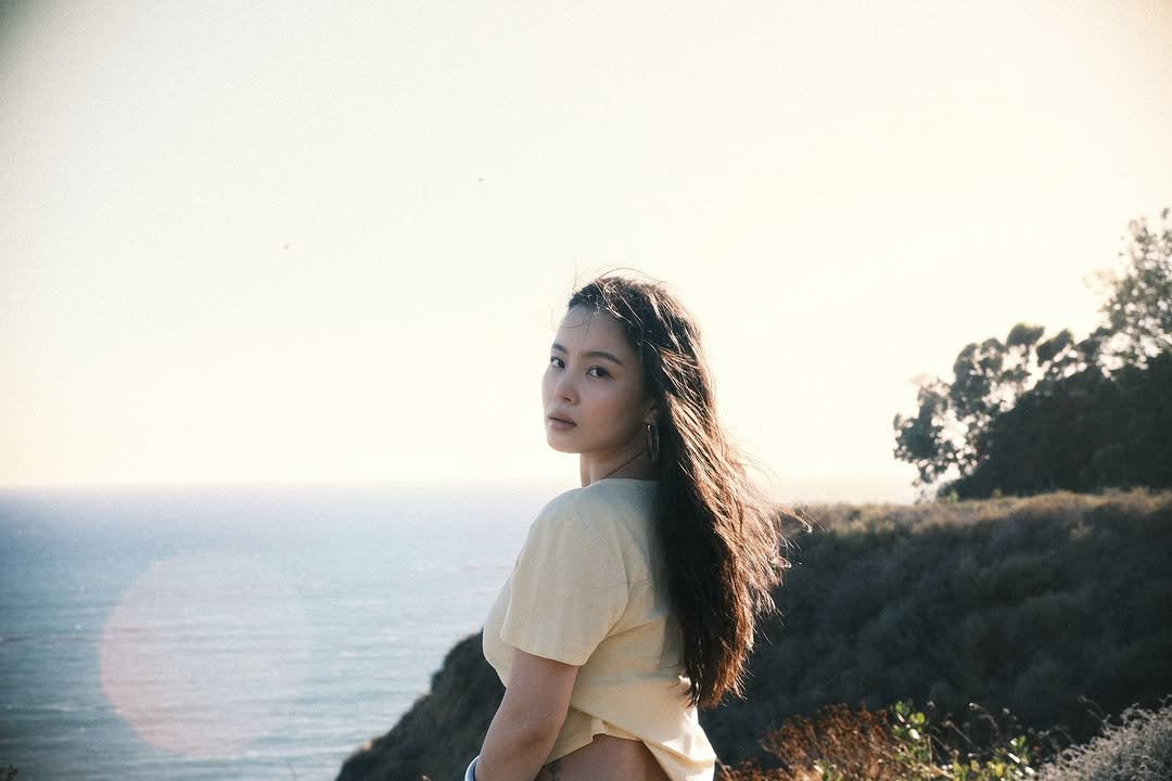 leehi_hi 게시물 이미지: TOMORROW, 6PM (KST) Something...