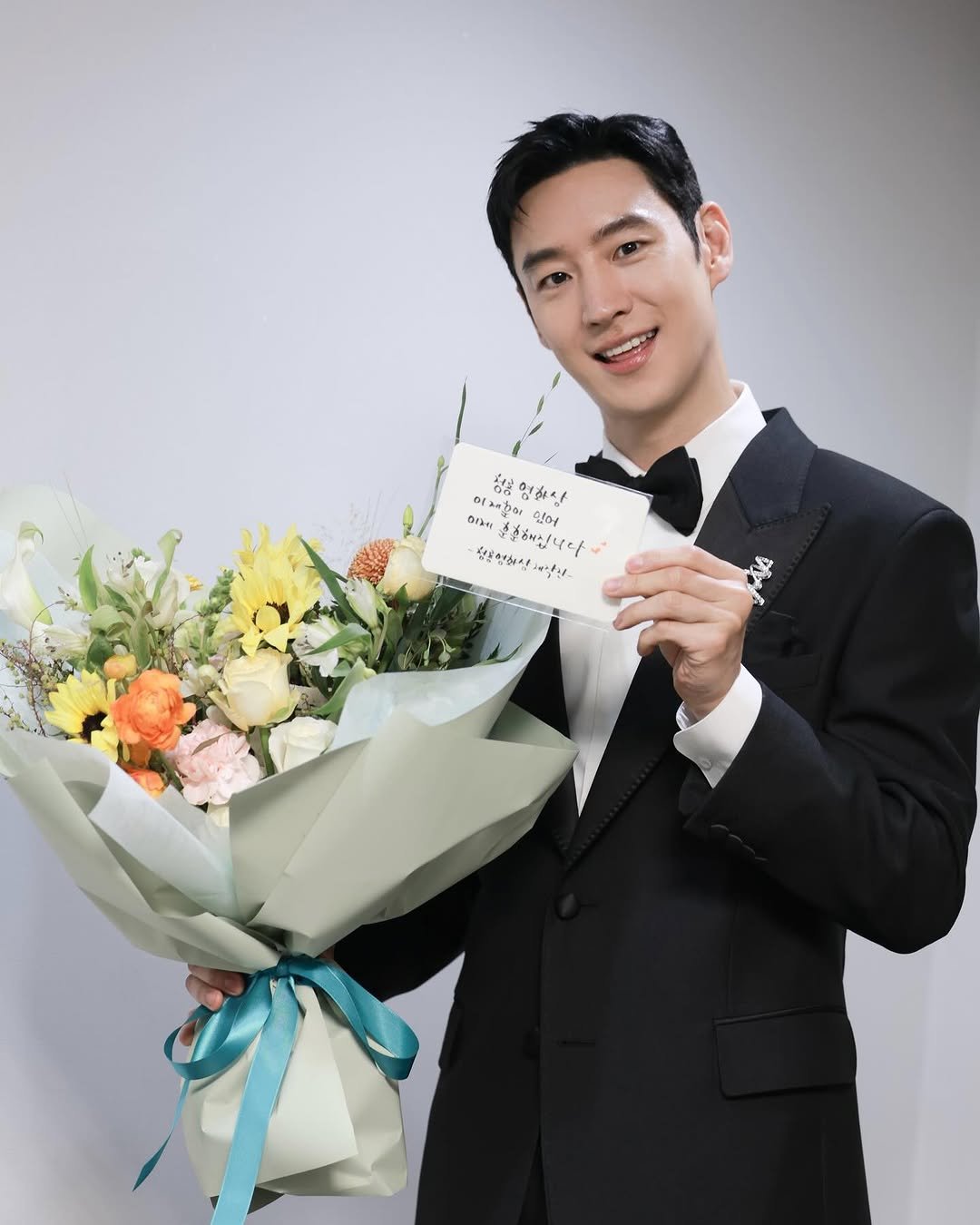 Photo shared by 이제훈 on November 20, 2025 tagging @bluedragonawards. May be an image of prairie gentian, baby's-breath and text.