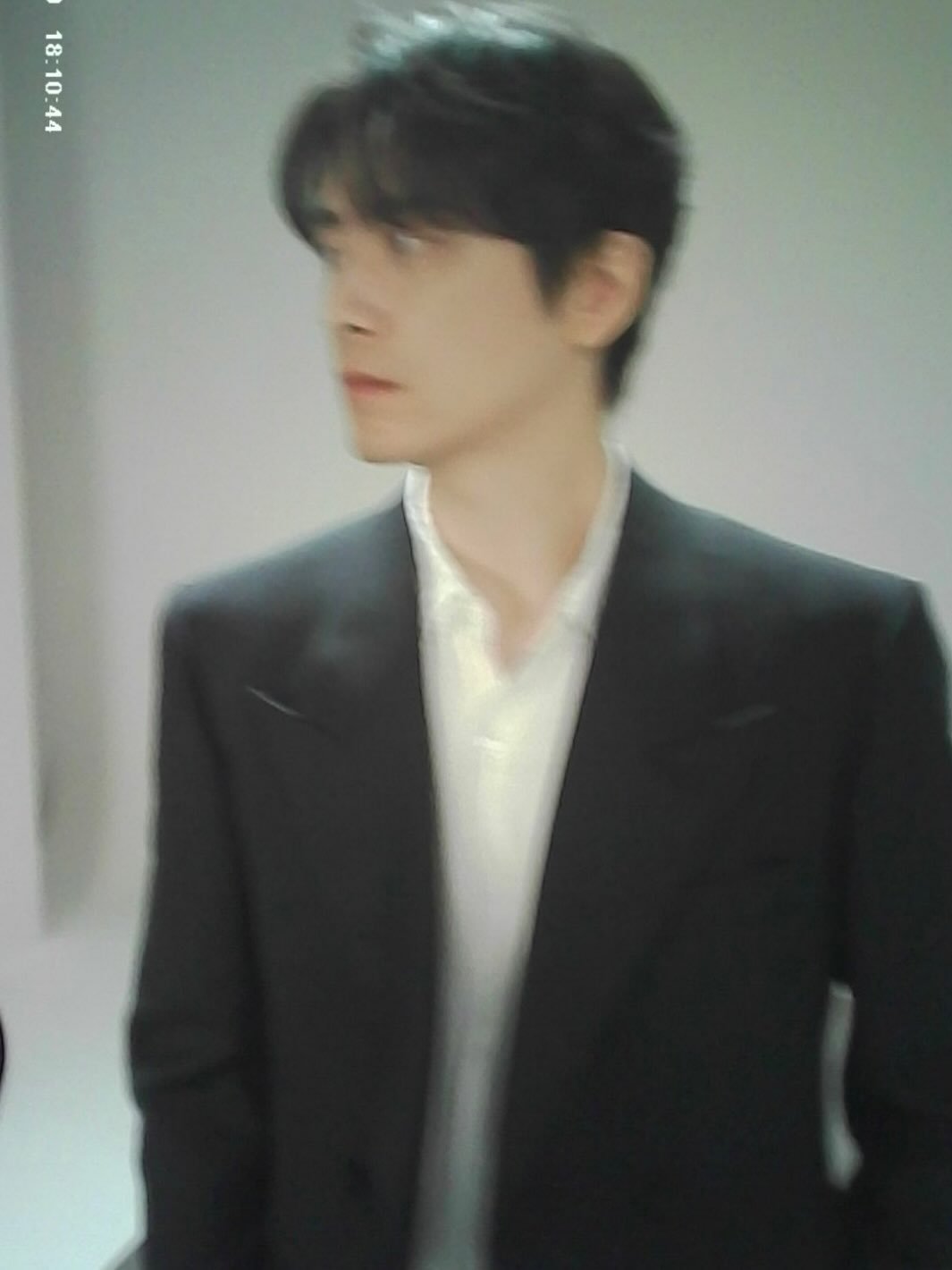 Photo by 이준혁 on February 17, 2026. May be an image of one or more people, bangs, top, blazer, suit, bolo tie and text.