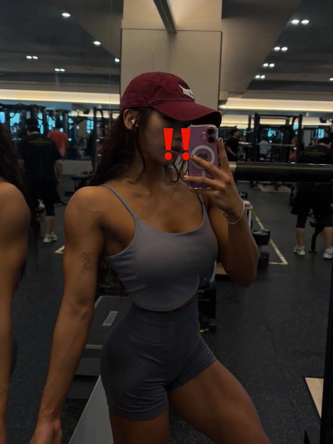 leem.ited_ 게시물 이미지: 가볍게 하려다가 상체 다 돌려버리기;;;💦💦
누가 나 좀...