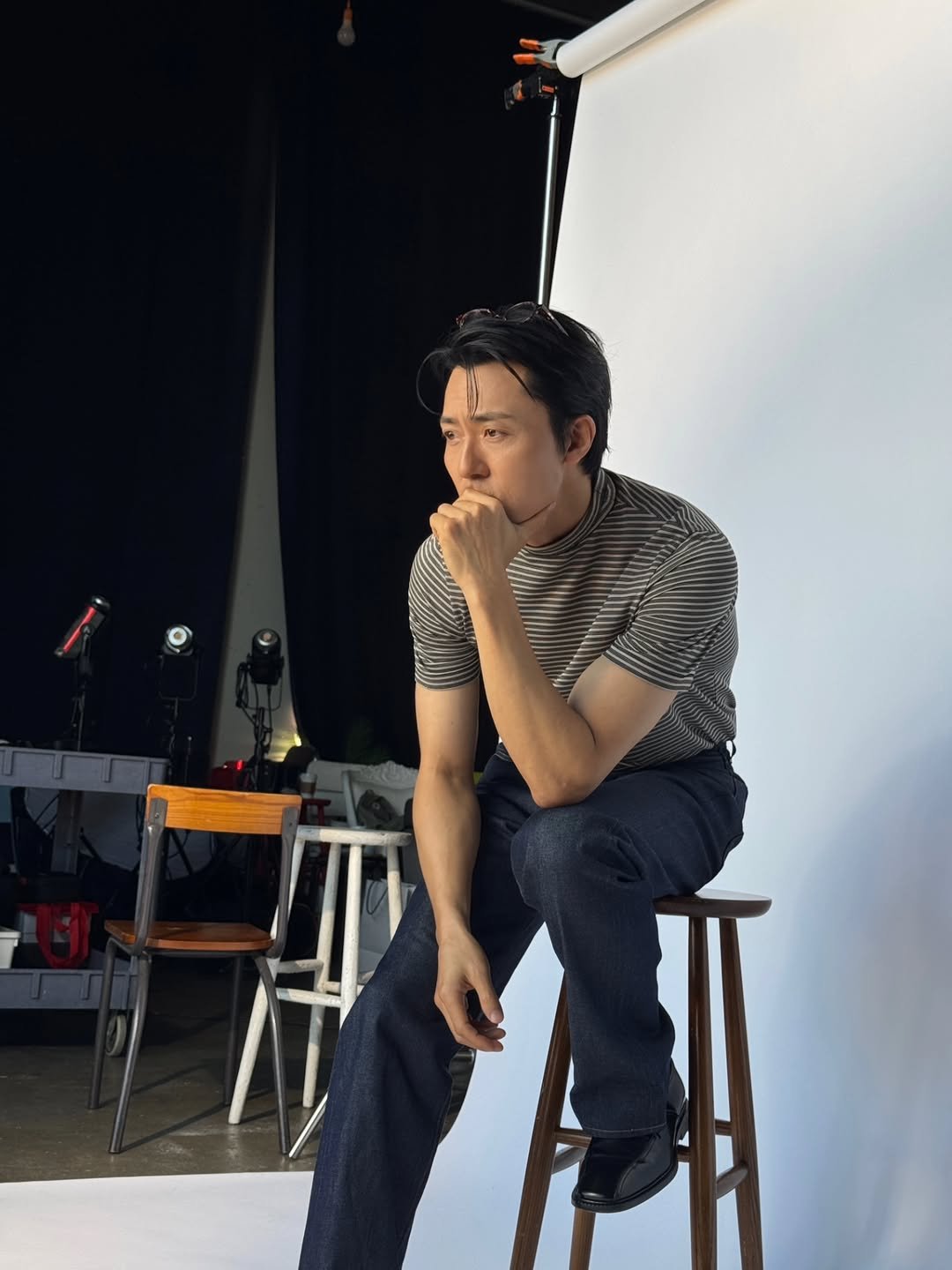 leemusaeng_official 게시물 이미지: ㅤ
댄디 무생
화보 현장 포착 📸 🕶

훈훈 무생컷 공유 👀

#이무생...