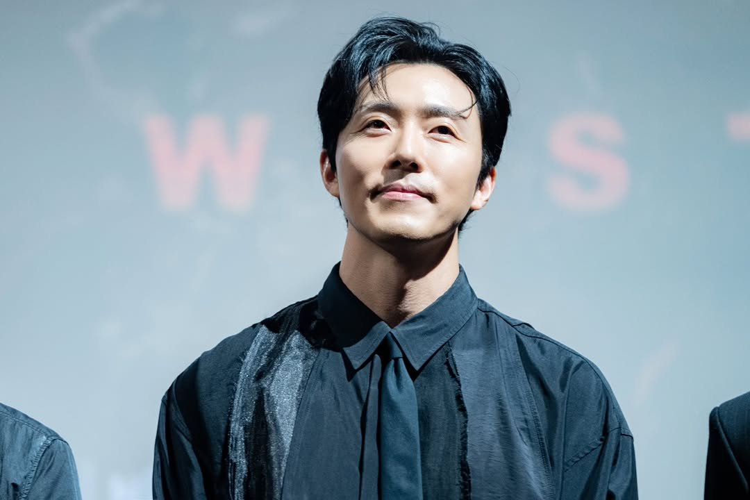 Photo by 이무생 LEE MU SAENG on October 16, 2025. May be an image of concert and text.