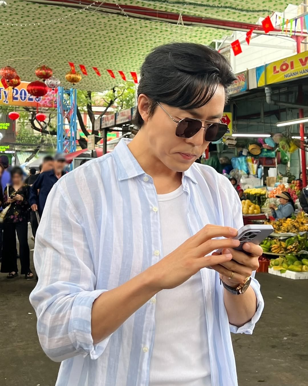 leemusaeng_official 게시물 이미지: ㅤ
휴대폰에 집중한 '진소백' 포착📱

촬영 휴식 시간도 훈훈 그 자체...