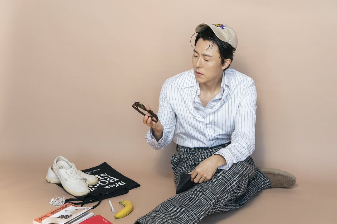 Photo by 이무생 LEE MU SAENG on January 09, 2026. May be an image of wingtip shoes and text.