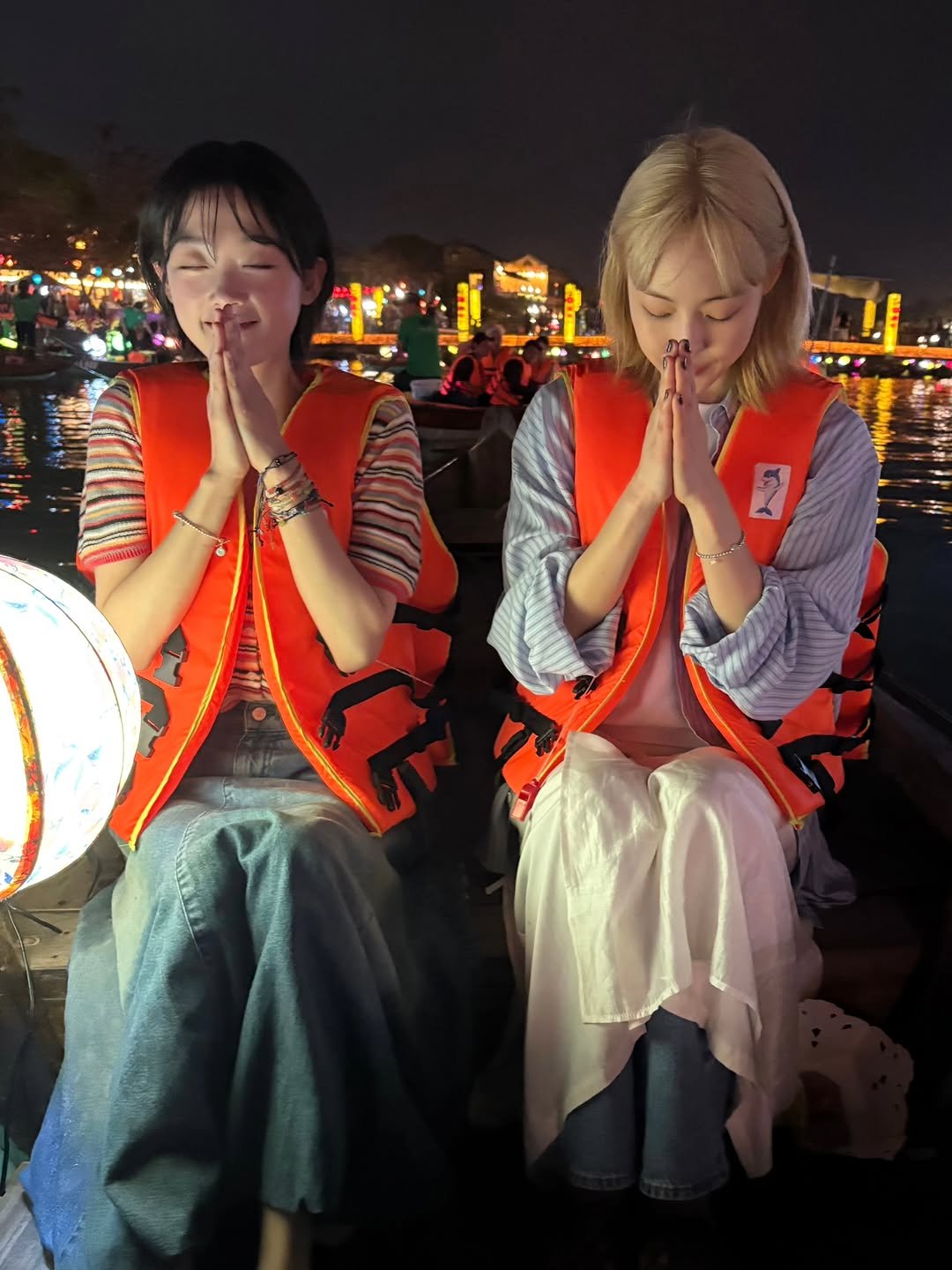 Photo shared by 이무생 LEE MU SAENG on November 10, 2025 tagging @somewheregreeny, and @leeyoum262. May be an image of one or more people, boat, lantern, night and text.