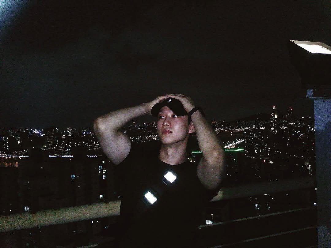 leesangjun_0303 게시물 이미지: 오랜만이에요. 잘 지내고 있죠 ? 🌌