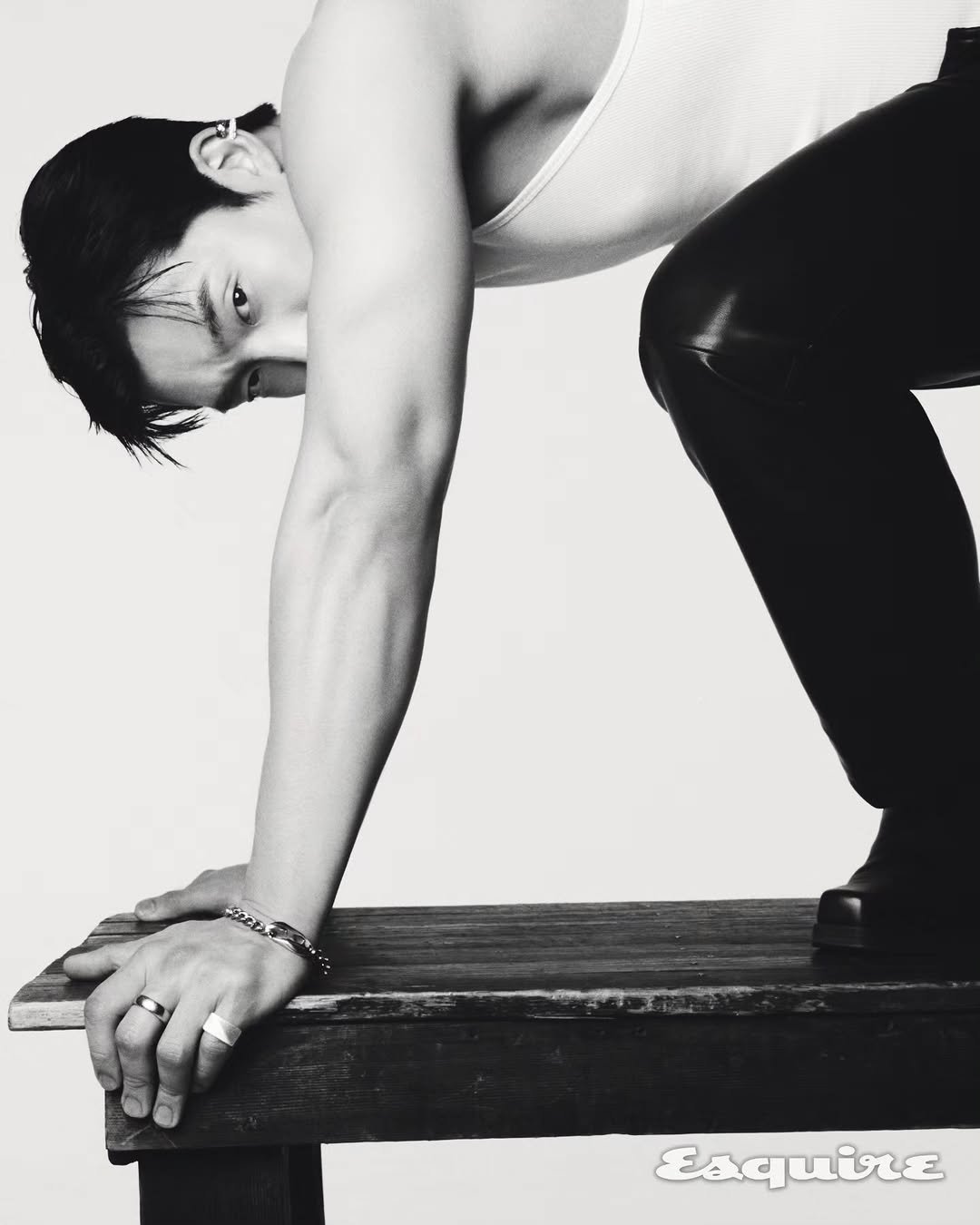 Photo by 이상이 Sang Yi Lee on March 27, 2026. May be a black-and-white image of one or more people, bangs, biceps, top and text that says 'SUCE Esquire'.