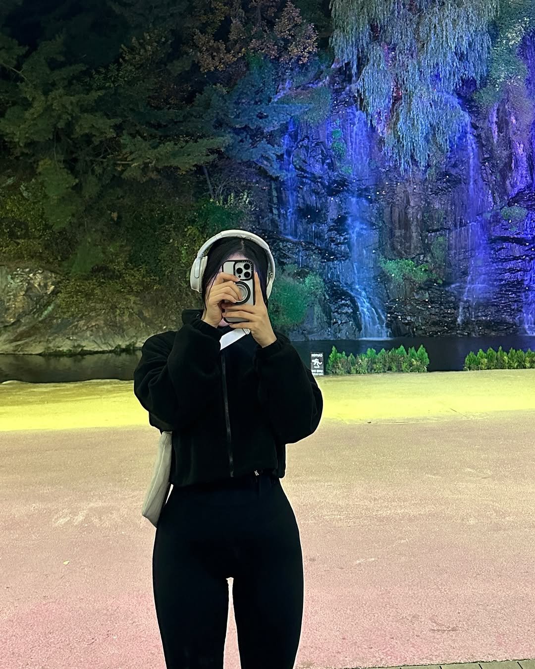 leeseola__ 게시물 이미지: #런던베이글 먹구싶다 🥯 

#홍제천 #홍제천산책  #홍제  #러닝 #러닝스타그램  #다이어트