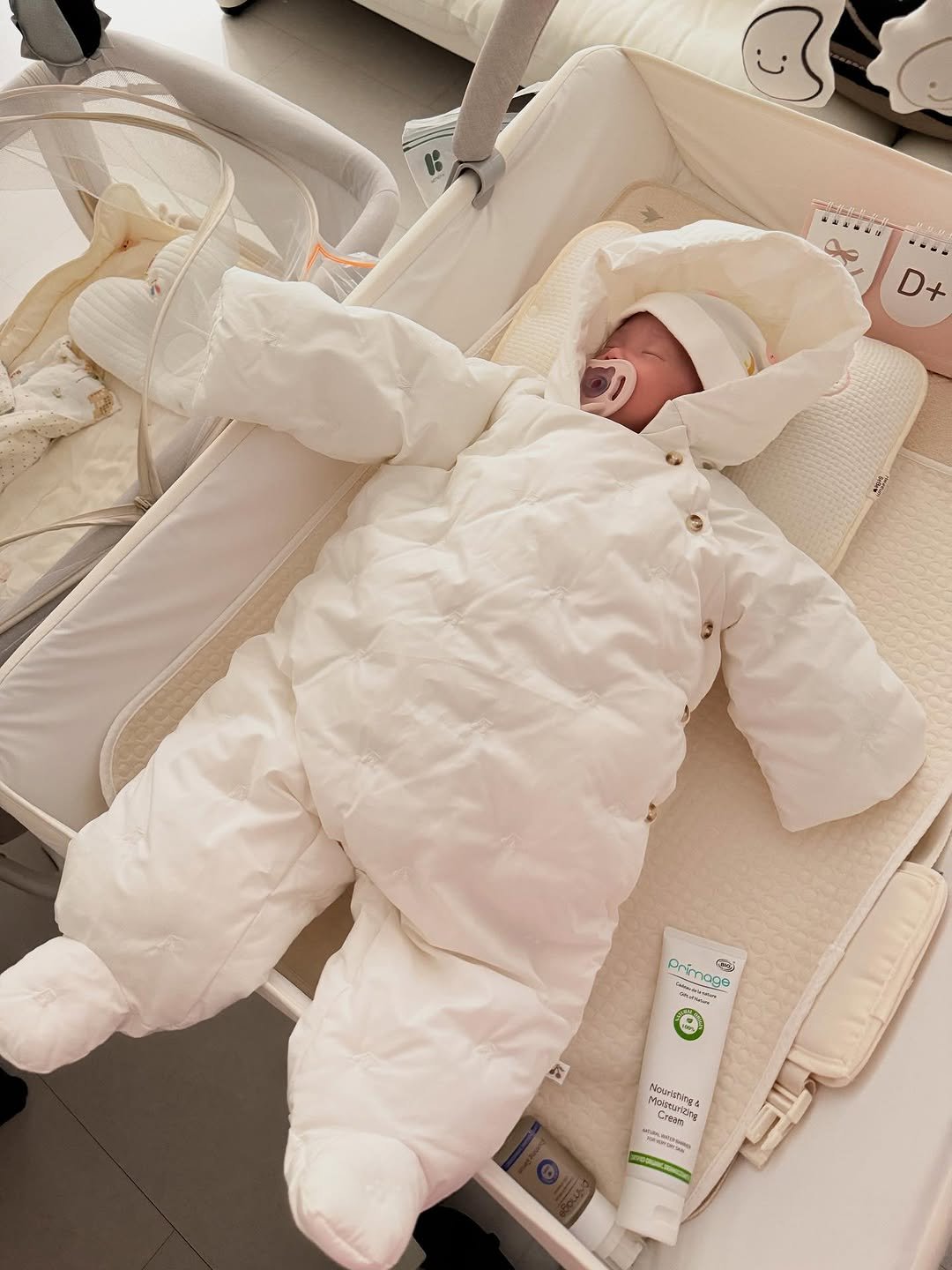 Photo by 이시영_Lee Si Young (actress)🇰🇷 on December 05, 2025. May be an image of baby, baby bed, diaper, playpen, snowsuit and text.