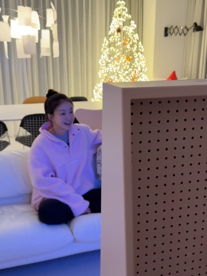 leesiyoung38 게시물 이미지: 📺
이사준비하면서 너무 예쁜 티비발견💕🎀🌷
뒷면까지 예쁘고 컬러감도🫶🏻저는...