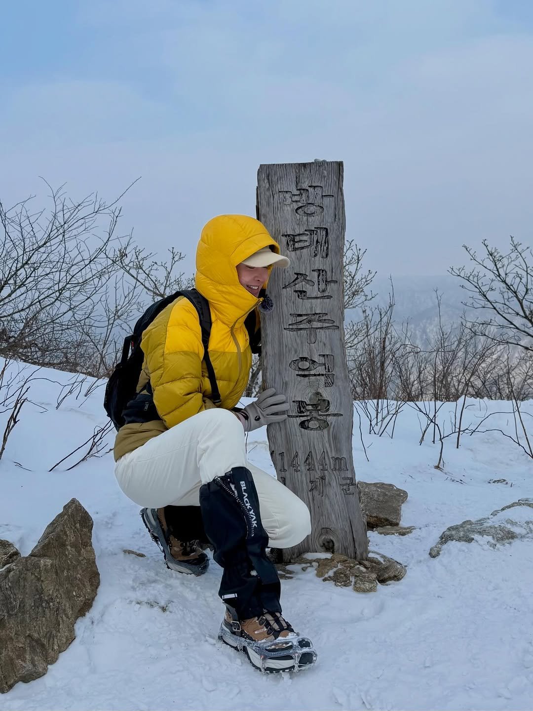 Photo by 이시영_Lee Si Young (actress)🇰🇷 on January 28, 2026. May be an image of parka, snowsuit, ski slope, snow and text.