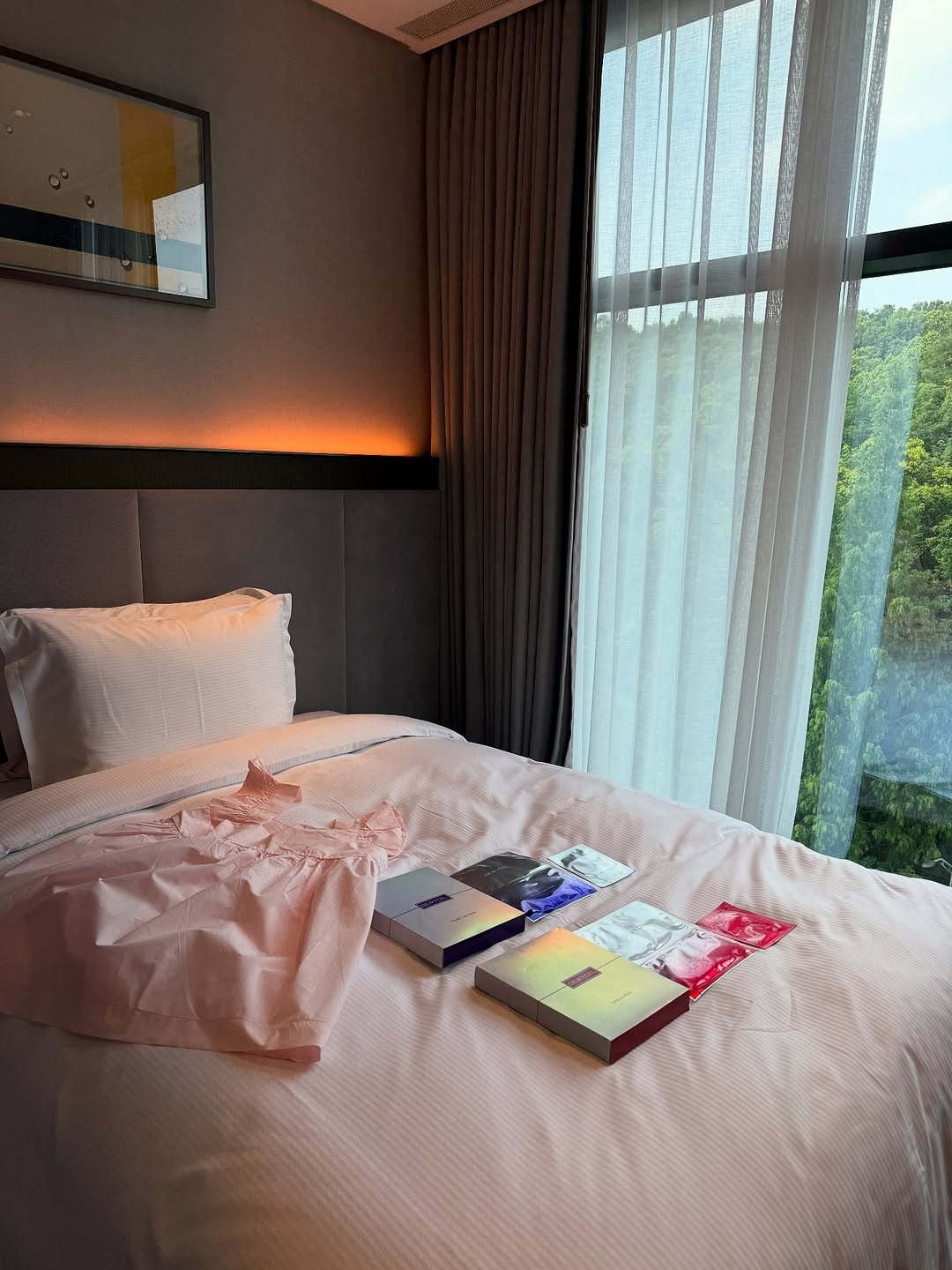 Photo shared by 이유데이 on August 13, 2025 tagging @yoobohwa, and @leeyooday. May be an image of curtains, bed, headboard, indoors, bedroom and text.