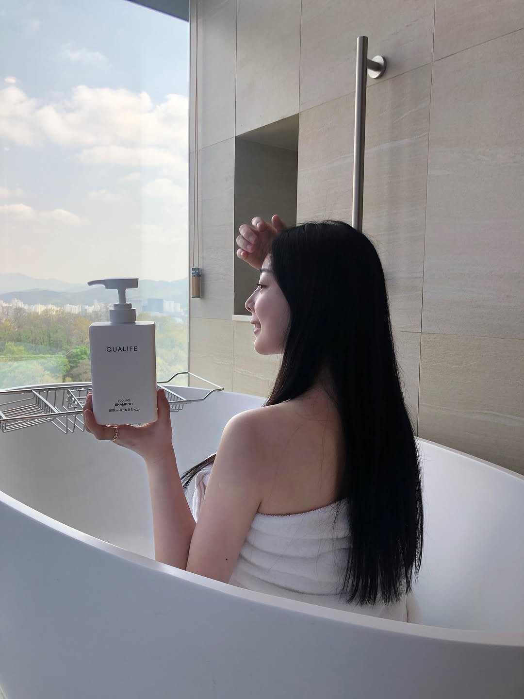 Photo shared by 이유데이 on July 08, 2025 tagging @yoobohwa, and @leeyooday.