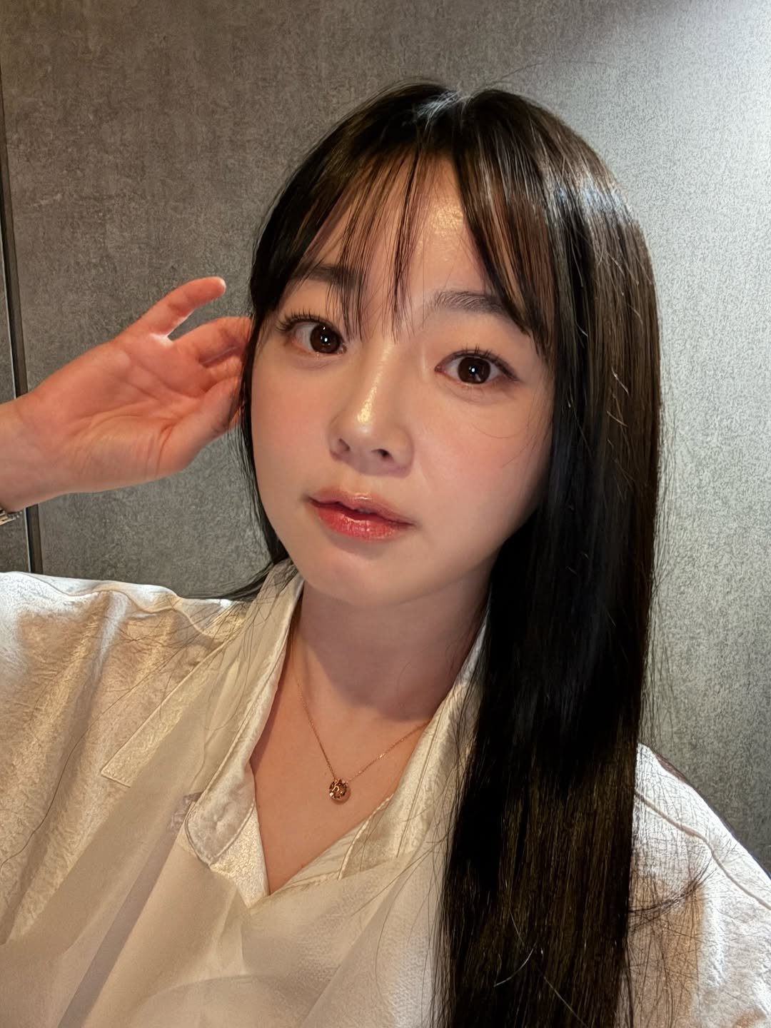 Photo shared by 이유데이 on November 19, 2025 tagging @yoobohwa, and @leeyooday. May be a selfie of one or more people, bangs, top and text.