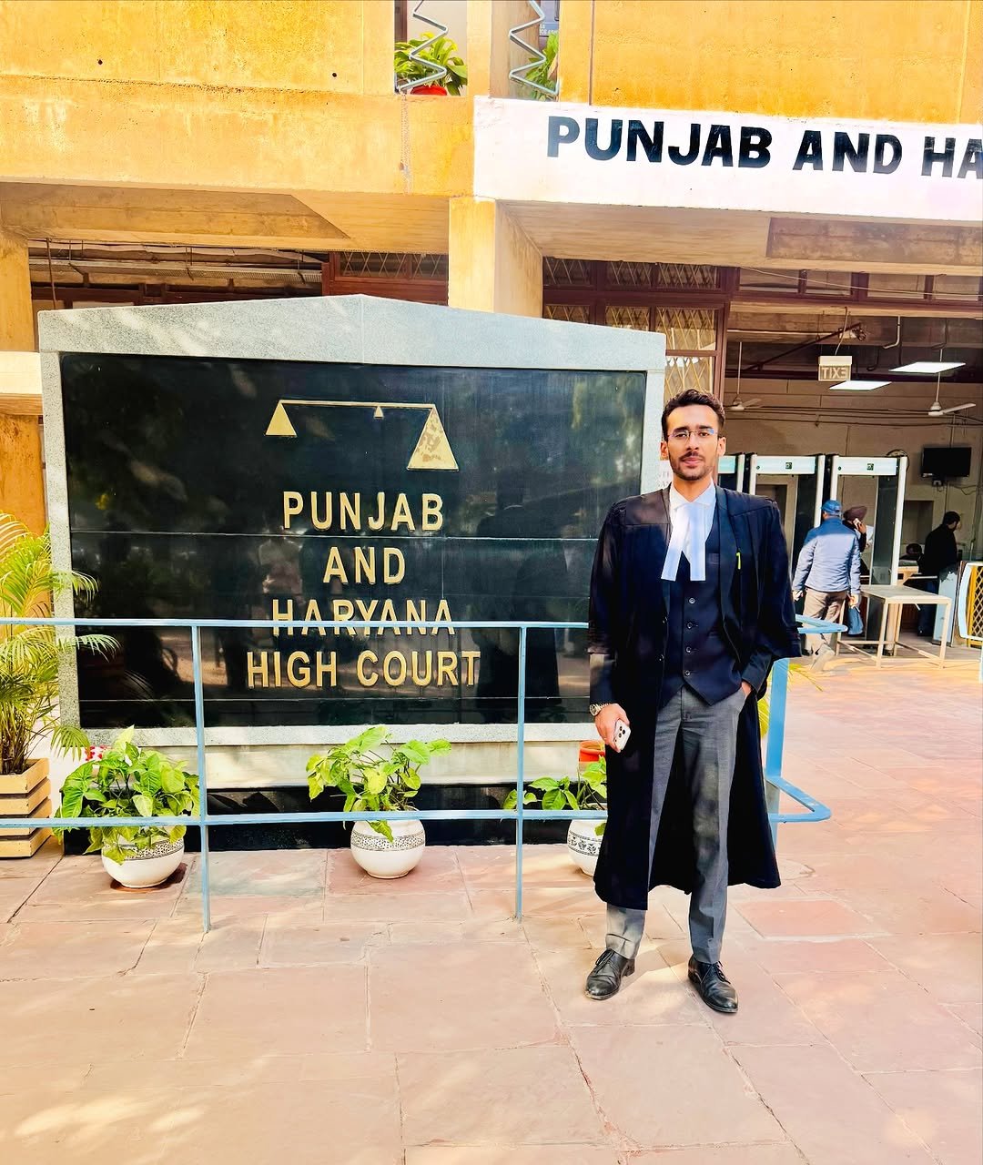 Photo by Advocate Umar Ali in Punjab and Haryana High Court. May be an image of turban and text that says 'PUNJAB AND Ha TIXE ሞጣኒህ PUNJAB AND ΝΑ Uл ΥnЛИ HIGH COURT'.