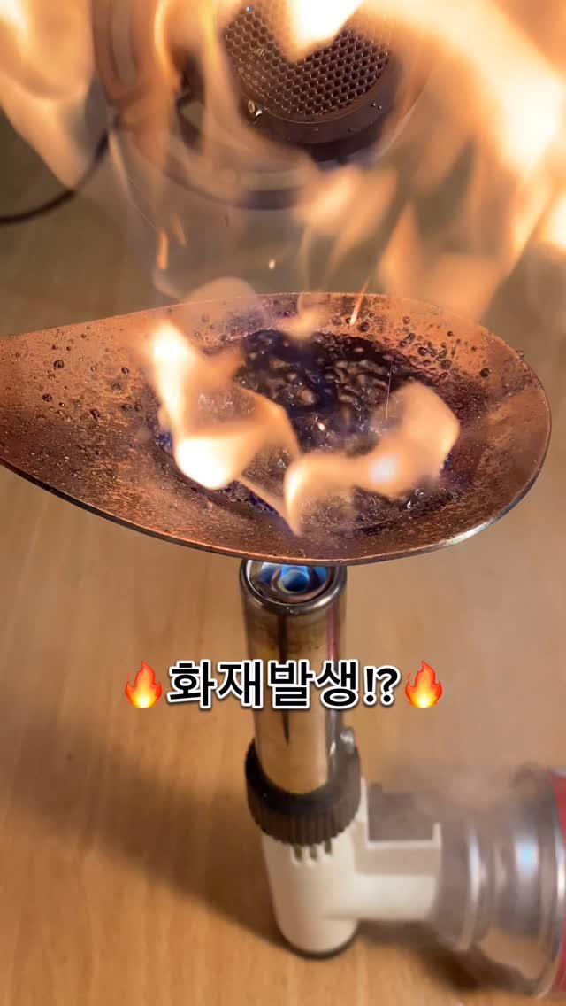 legendary_spoon 게시물 이미지: 뜨거운 숟가락 위에서 증발시키기 (5) 꿀

#꿀 #실험 #과학 #전숟