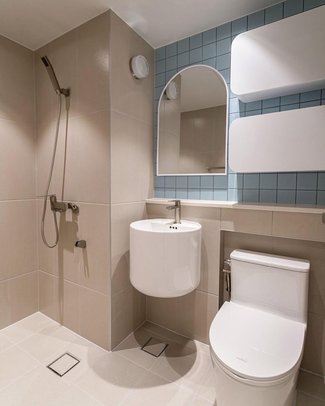 Photo by 레몬하우스 인테리어 on February 10, 2026. May be an image of sink, towel rack, wash basin, indoors and text.