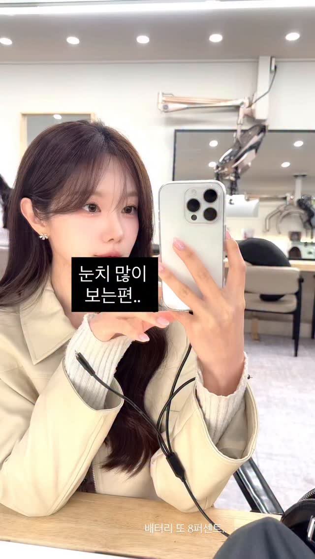 lemounn__ 게시물 이미지: 앞머리 관리 잘 못하겠구
머리 왜 점점 밝아지는지 모르겠구 ••