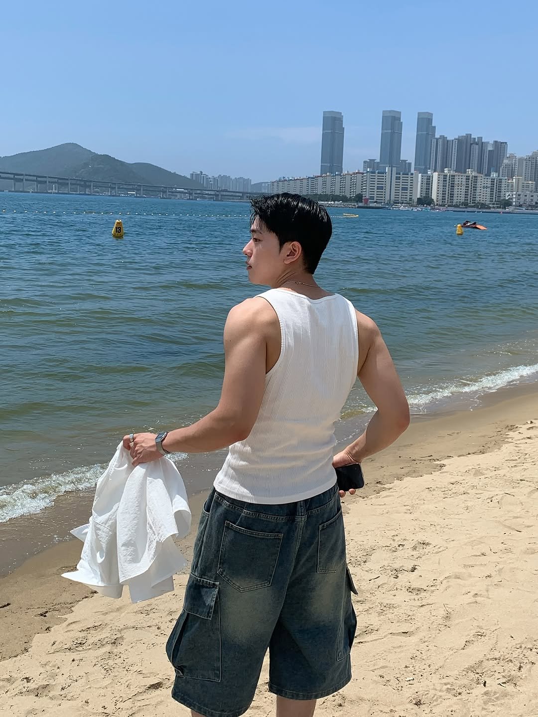 Photo by 규민_르니던 on August 05, 2025. May be an image of 1 person, tanktop, shorts, ocean, beach and text.