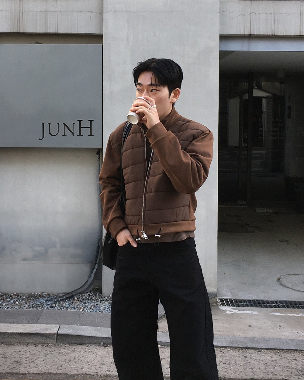 Photo by 르니던/leneeden on February 04, 2026. May be an image of duffle coat, overcoat, goosedown coat, flight jacket, turtleneck, parka and text that says 'JUNH'.