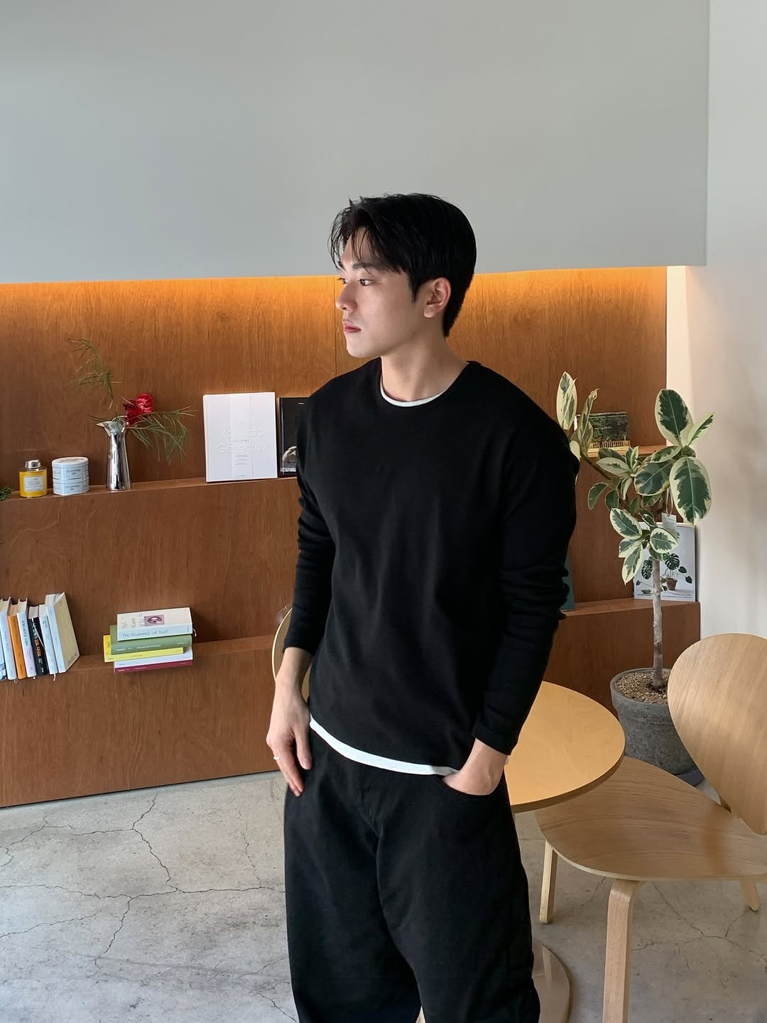 Photo by 르니던 on December 09, 2025. May be an image of sweatpants and text.