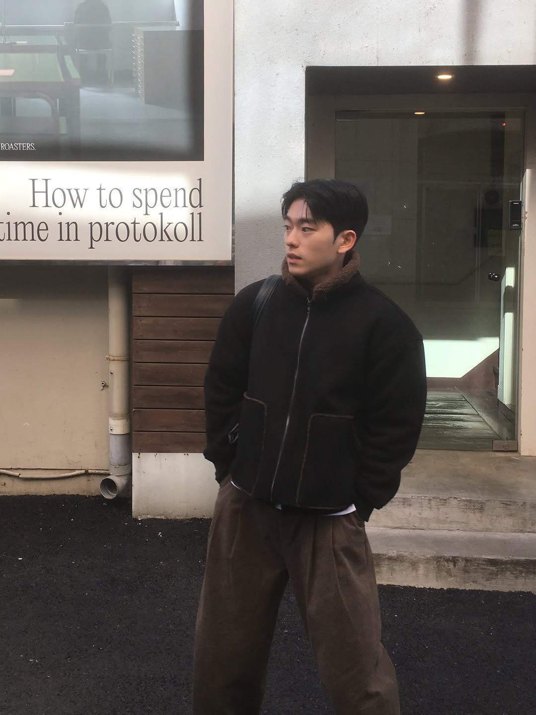 Photo by 르니던/leneeden on January 22, 2026. May be an image of duffle coat, overcoat, parka and text.