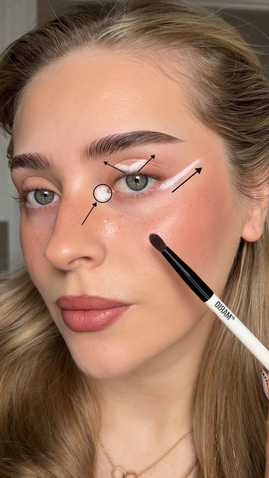 lenkalul 게시물 이미지: easy eyeshadow hack to get the perfect HALO...