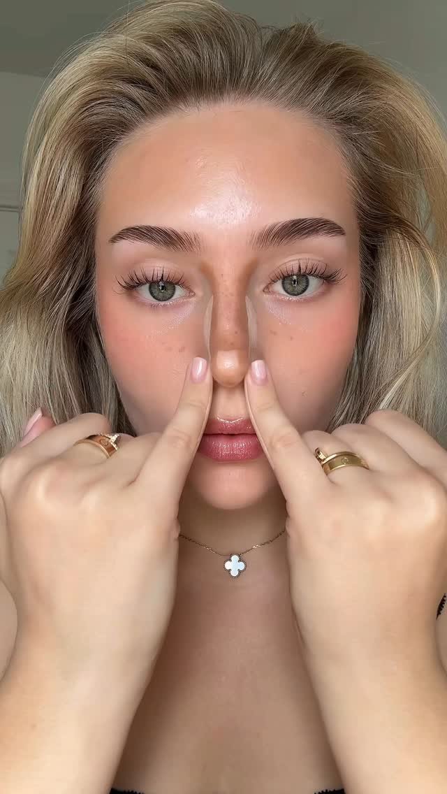 lenkalul 게시물 이미지: finger nose contour👃🏼 i didn’t think this...