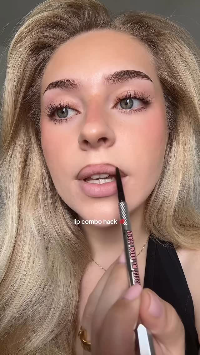 lenkalul 게시물 이미지: your eyebrow pencil + fav blush + clear gloss...