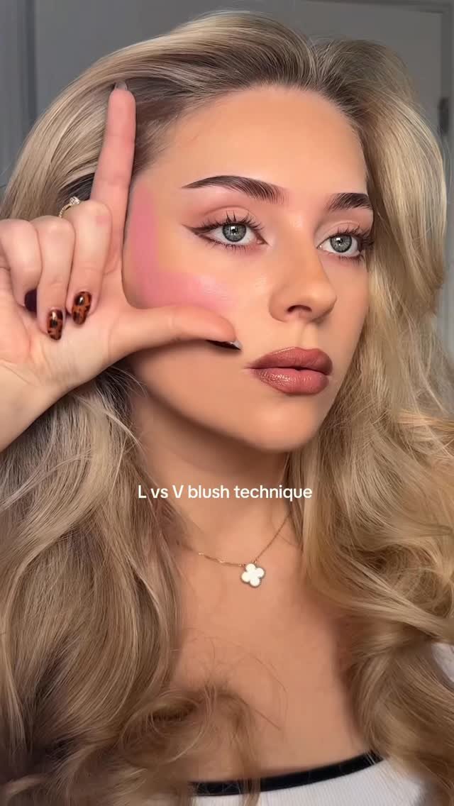 lenkalul 게시물 이미지: L vs V blush🎀 which do you prefer?
fuller or...