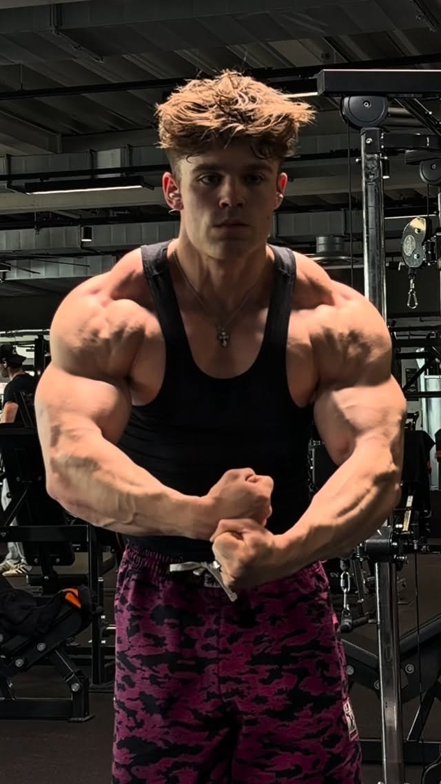 leo.bna 게시물 이미지: @gymshark 🦈 Code LEOB10

Did some supersets...