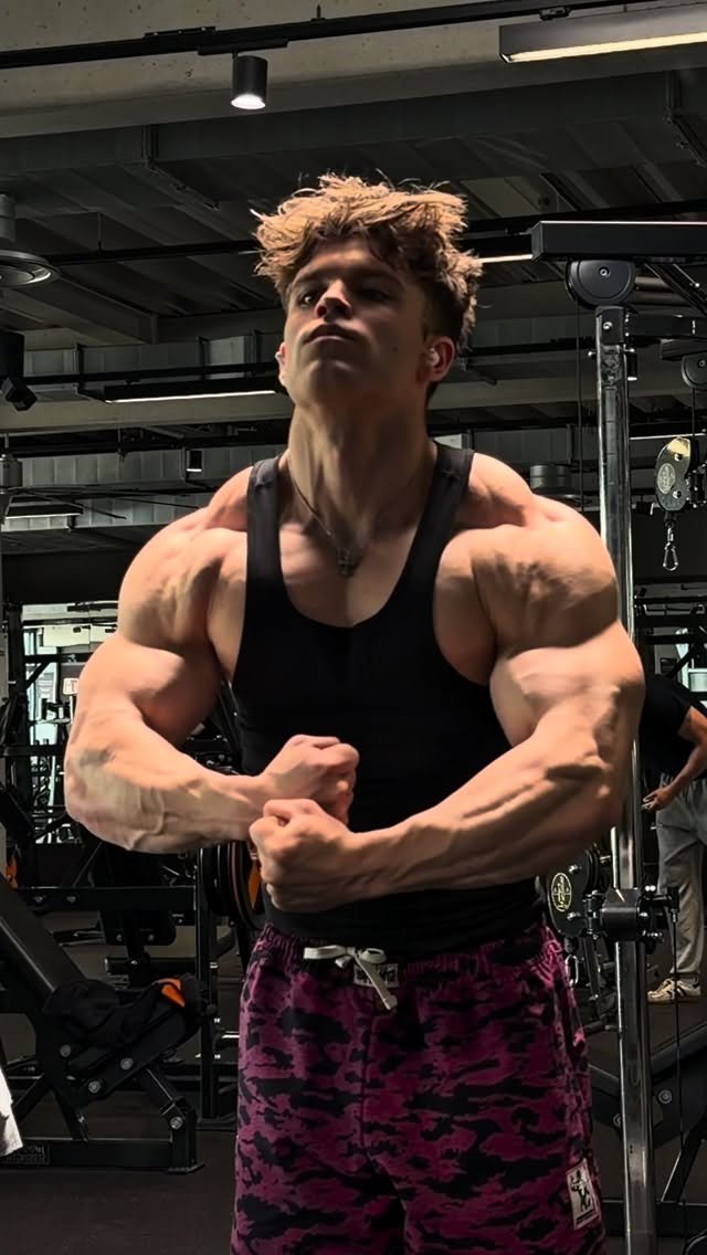 leo.bna 게시물 이미지: I’m gonna get extra shredded this summer....