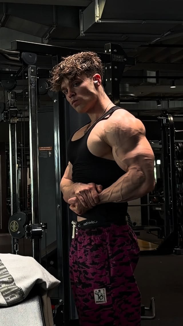 leo.bna 게시물 이미지: @Gymshark 🦈 Code LEOB10

81kg Refeed incoming....