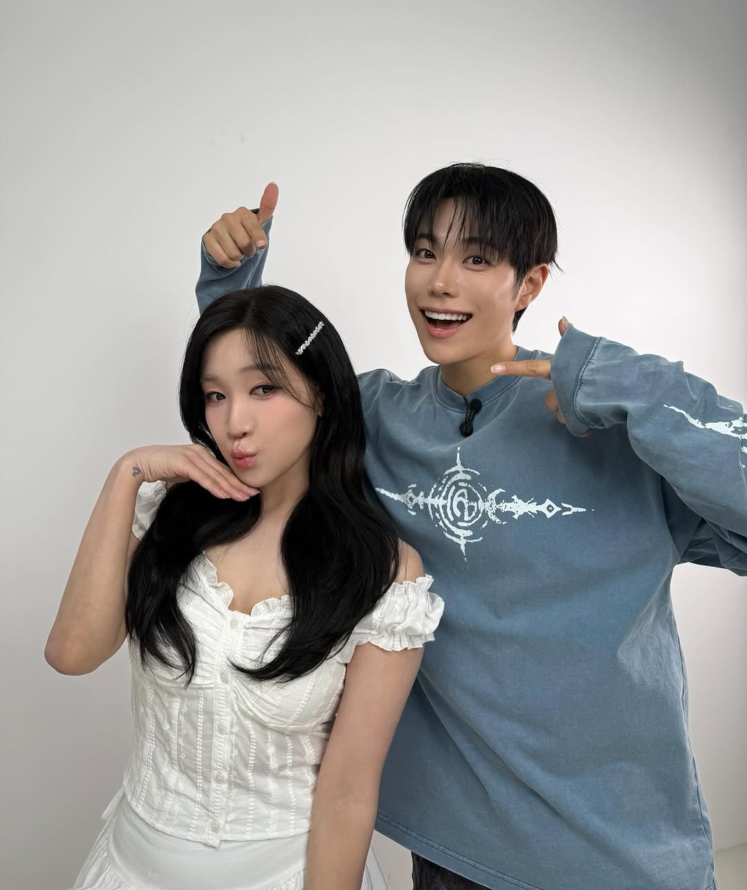 Photo shared by 메이크업 아티스트 레오제이 on August 25, 2025 tagging @__y_o_u_. May be an image of 2 people, hair, top and text that says 'w'.