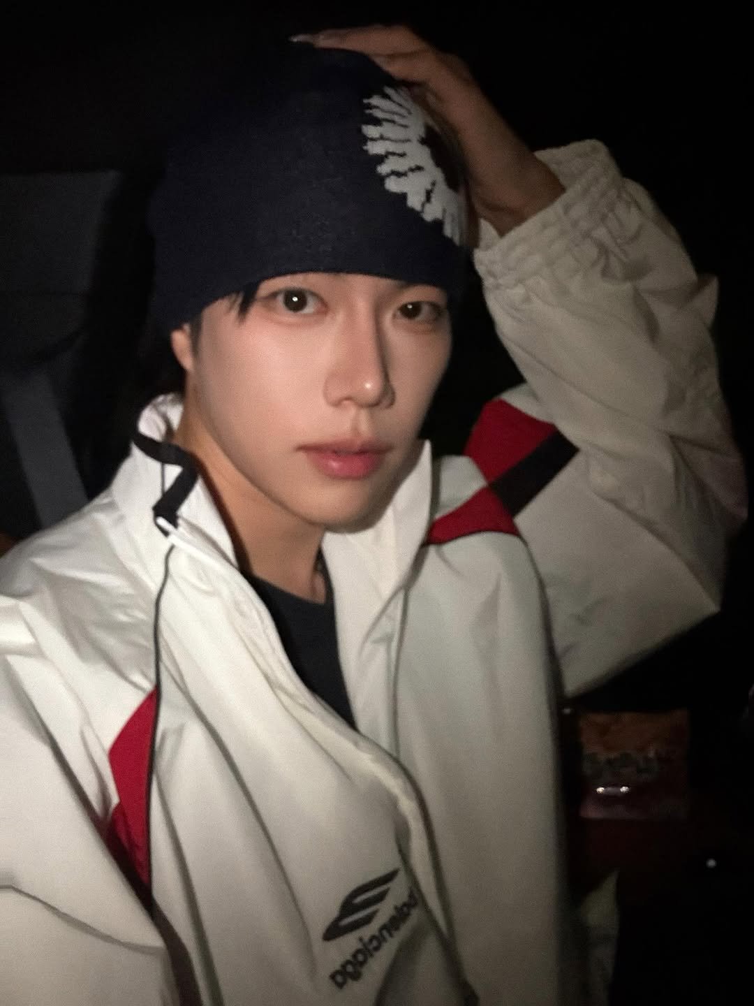 Photo by 메이크업 아티스트 레오제이 on September 30, 2025. May be an image of one or more people, bangs and text.
