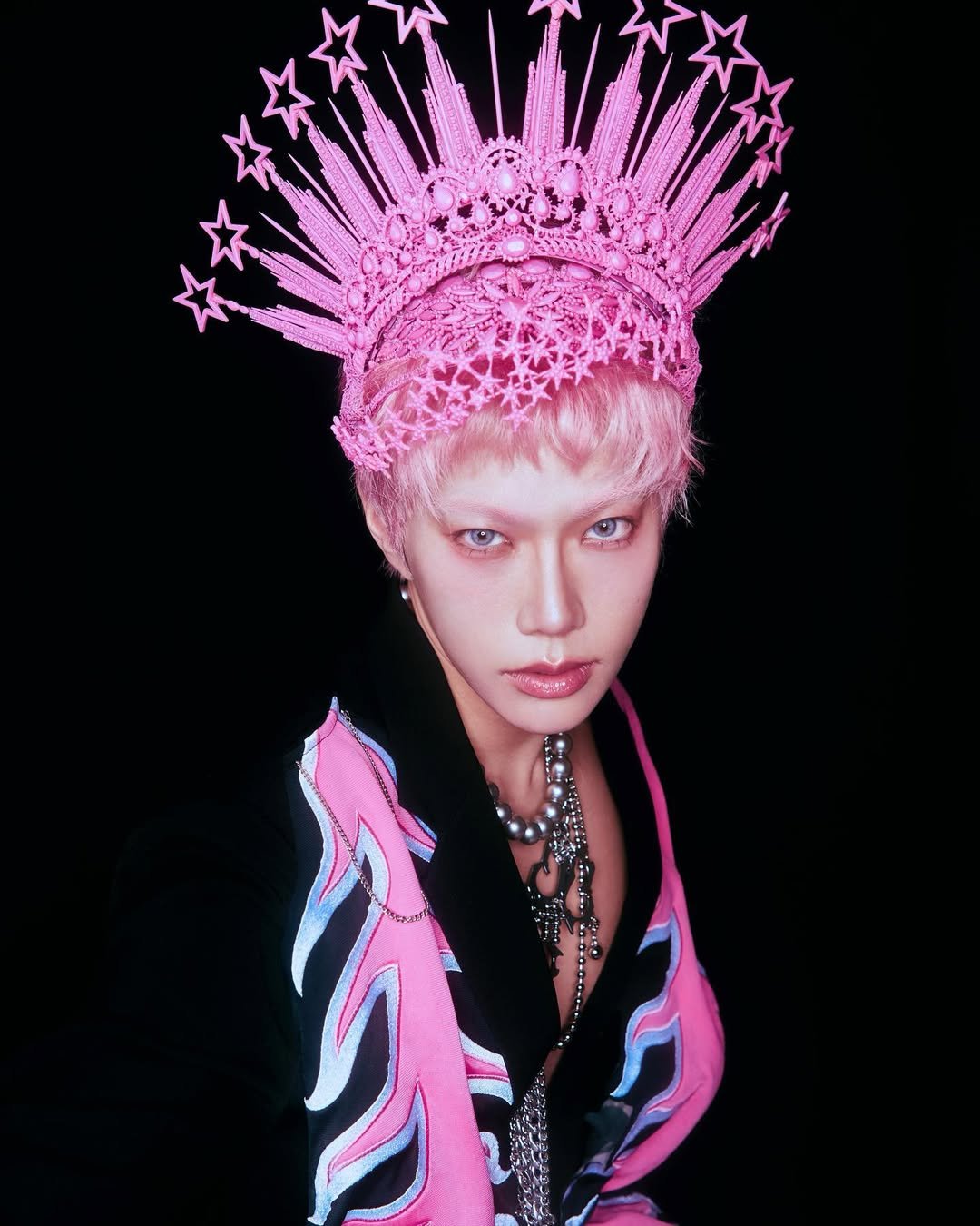 Photo shared by 메이크업 아티스트 레오제이 on June 17, 2023 tagging @misuuuuun, @leojmakeup, @kimmoondog, @xoxov3, and @9l009l00.