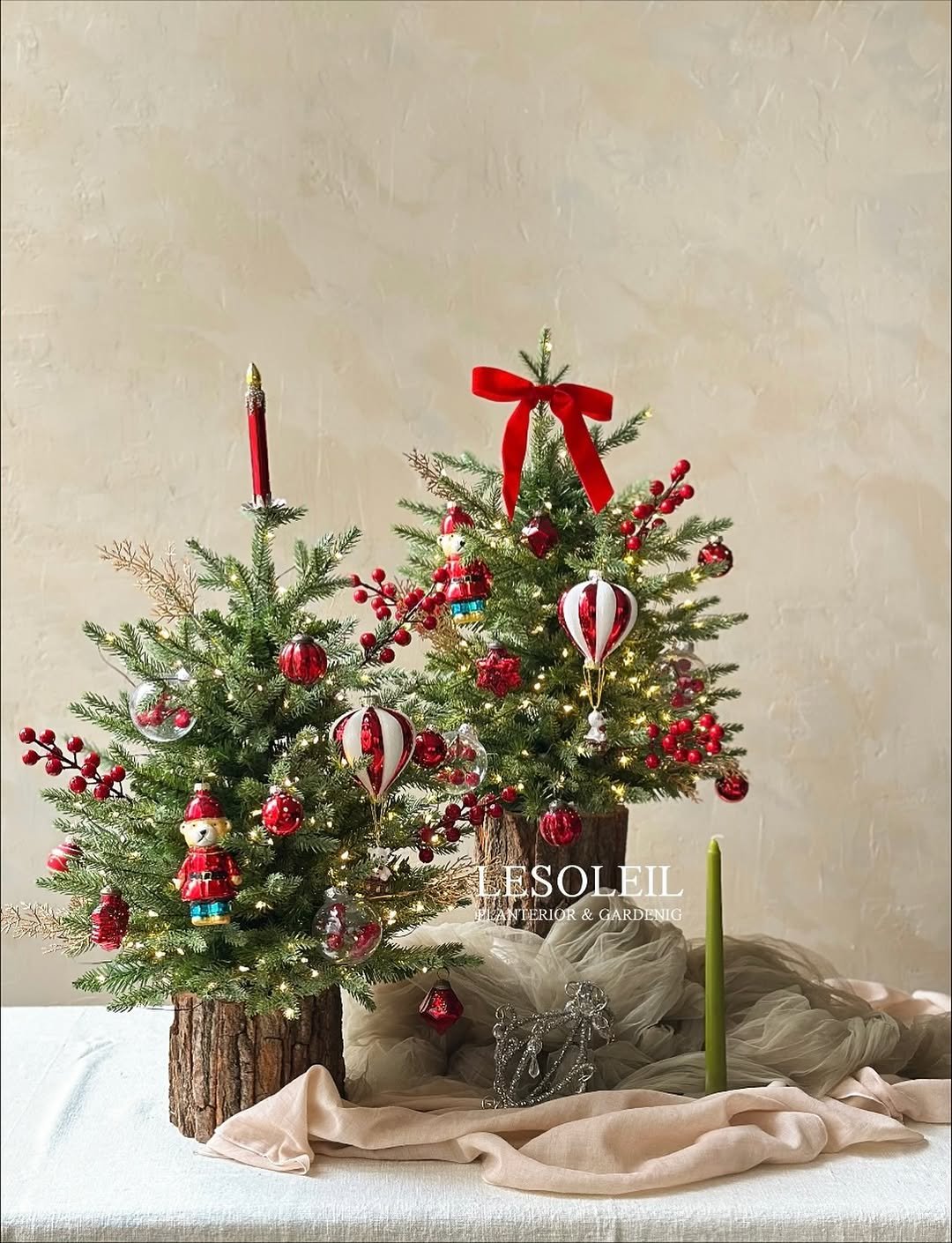 Photo by 르솔레유 | 조화 | 실크플라워 | 플랜테리어 창업컨설팅 on October 18, 2025. May be an image of christmas tree and text.