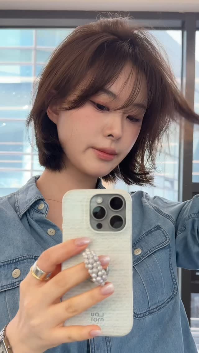 lesophi_100k 게시물 이미지: 저의 단발은요,,

고객님들이 항상 저와 같은 단발을
원하시는데요.

저도 숱...