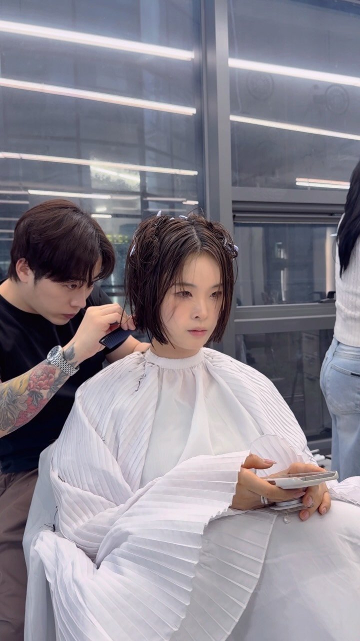 lesophi_100k 게시물 이미지: 키오스크로 주문하신 커트 나왔습니다 고객님

#단발#칼단발#단발펌#태슬컷#단발병