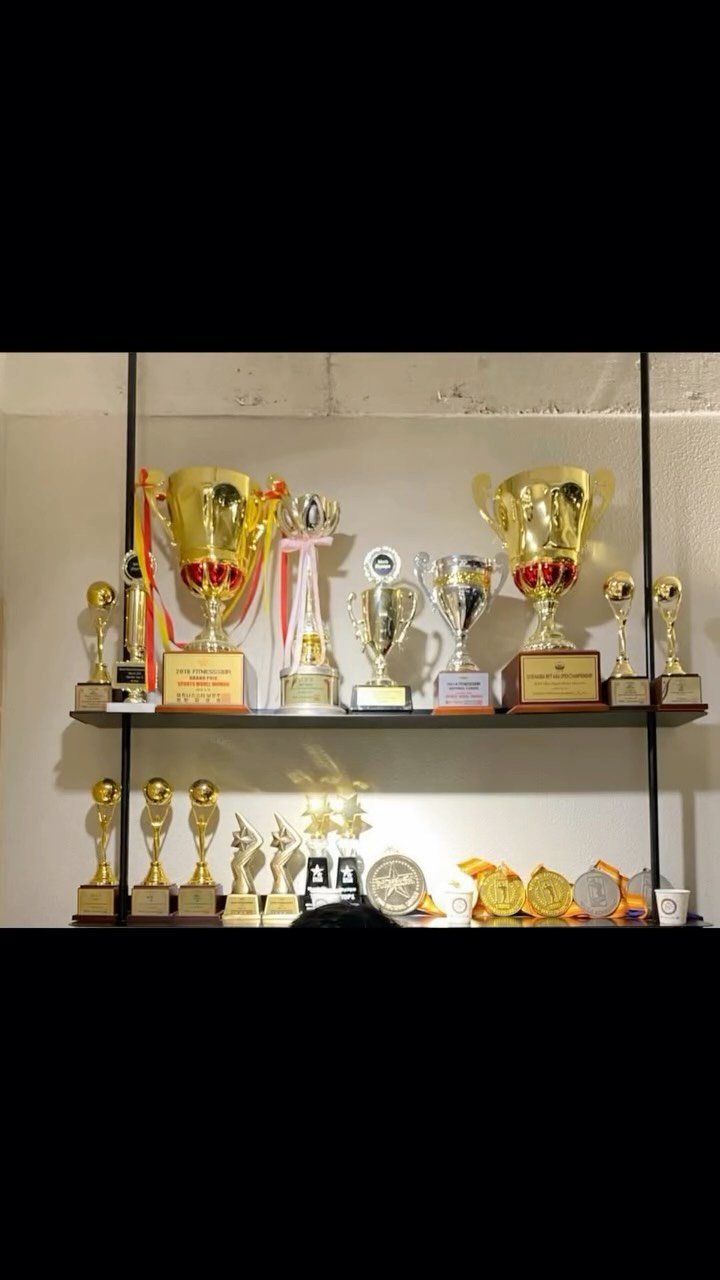 let.s_kyo 게시물 이미지: 🏆 무대 위의 순간들은 지나갔지만
이 트로피와 메달에는 우리의 시간과 땀이 남아...