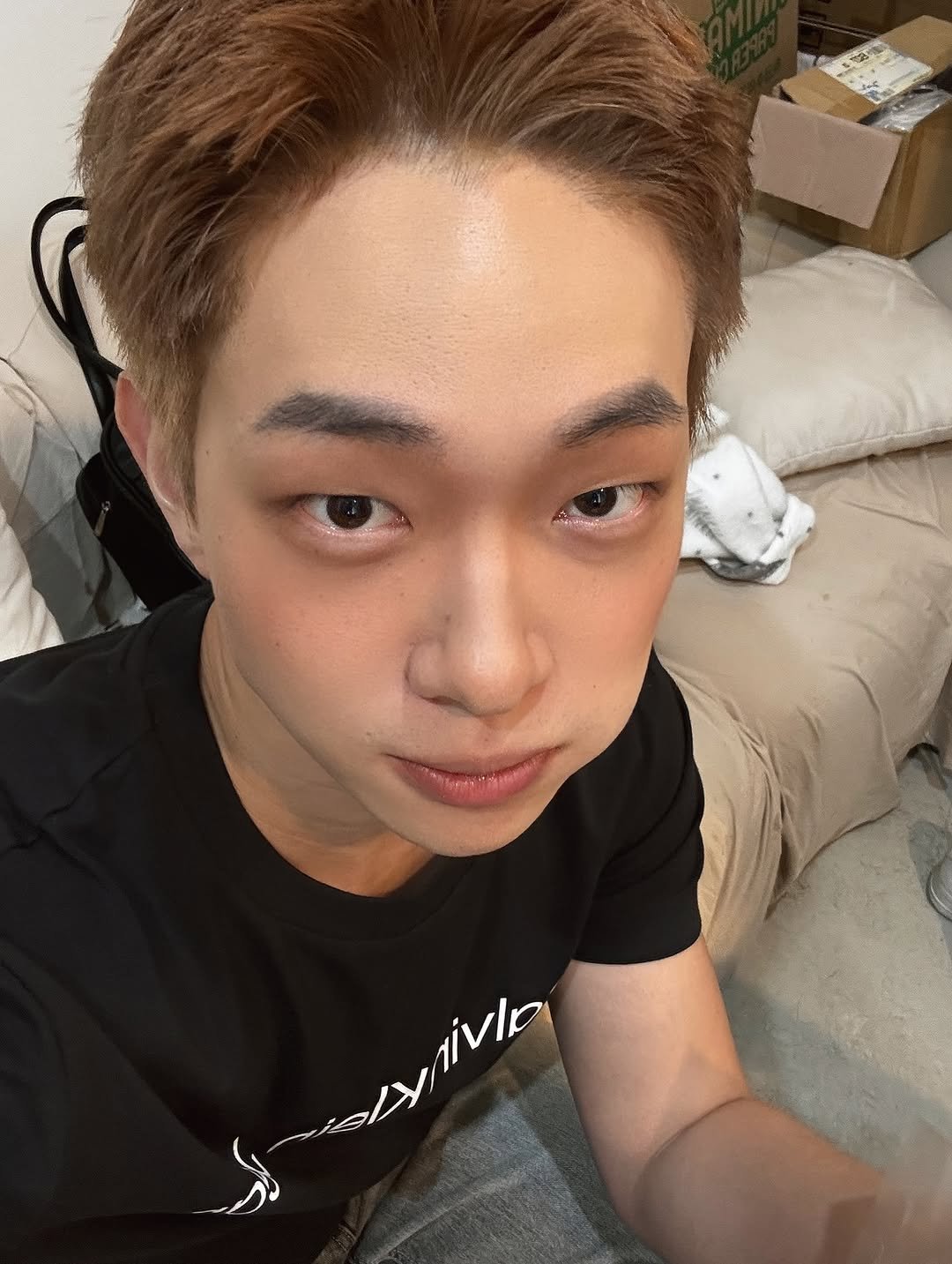lets_ryun 게시물 이미지: 8월의 중간쯤 피자먹다가🍕
•
•
인생 첫 탈색해보고
밝은 컬러에 짧은 머리...